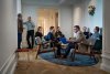 personer sitter i kontor